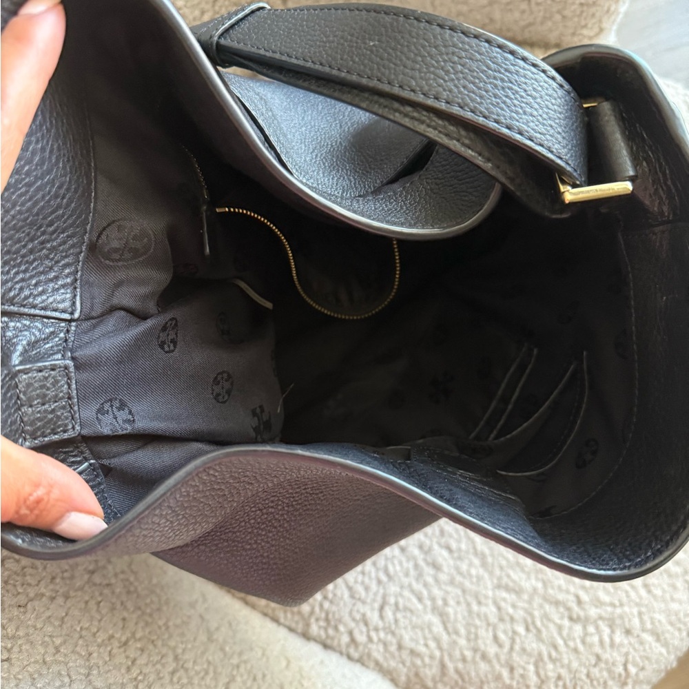 Tory Burch Black Leather Women's Bag - Picture 3 of 4